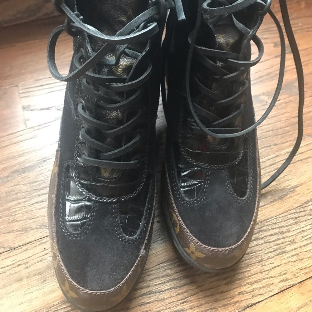 ❤️SOLD ❤️Louis Vuitton boots .